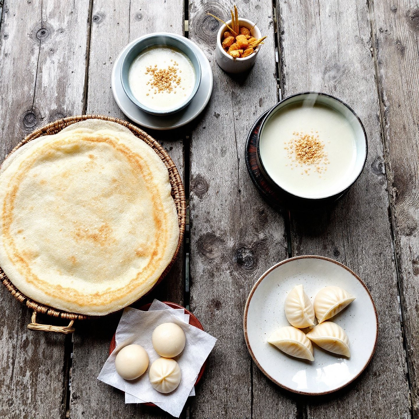 diners-enjoying-the-authentic-taiwanese-experience-at-sihai-soy-milk.jpg